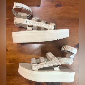 Teva Mevia Flatform Sandal